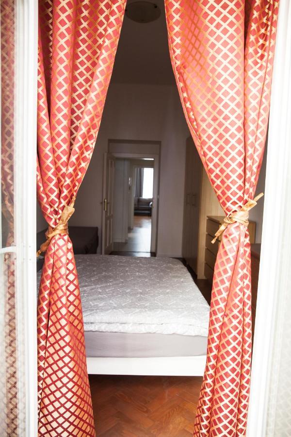 2B Pechackova Family Apartment With Balcony By The River Praha Eksteriør bilde