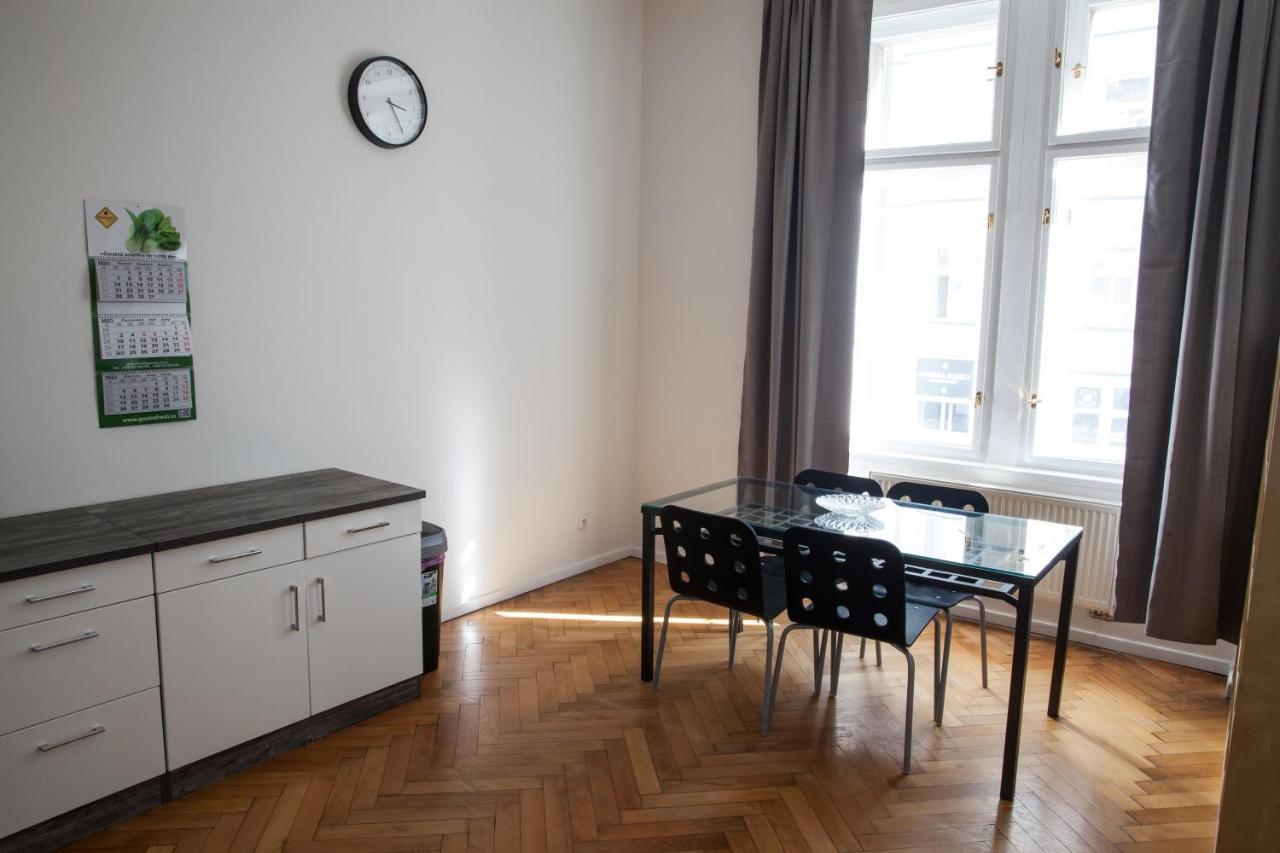 2B Pechackova Family Apartment With Balcony By The River Praha Eksteriør bilde