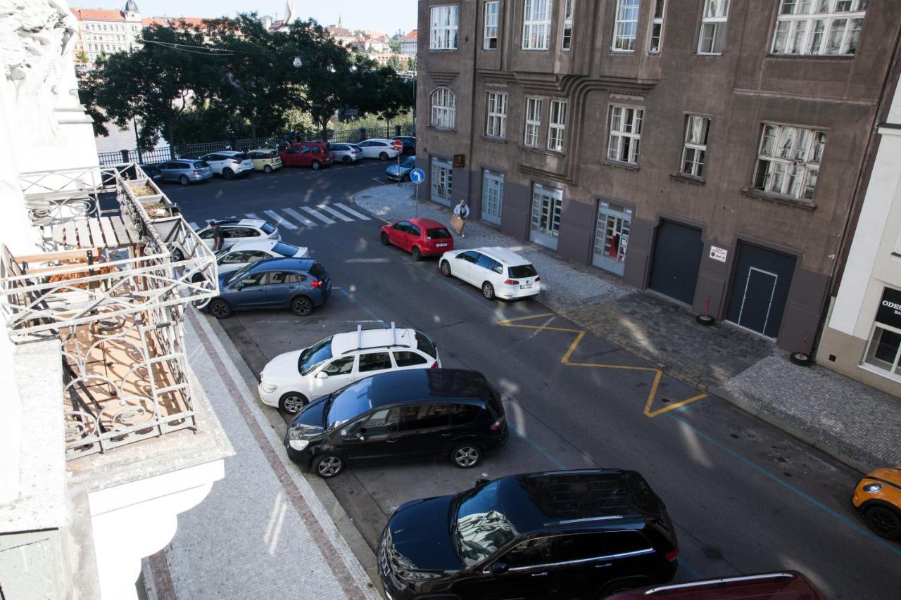 2B Pechackova Family Apartment With Balcony By The River Praha Eksteriør bilde