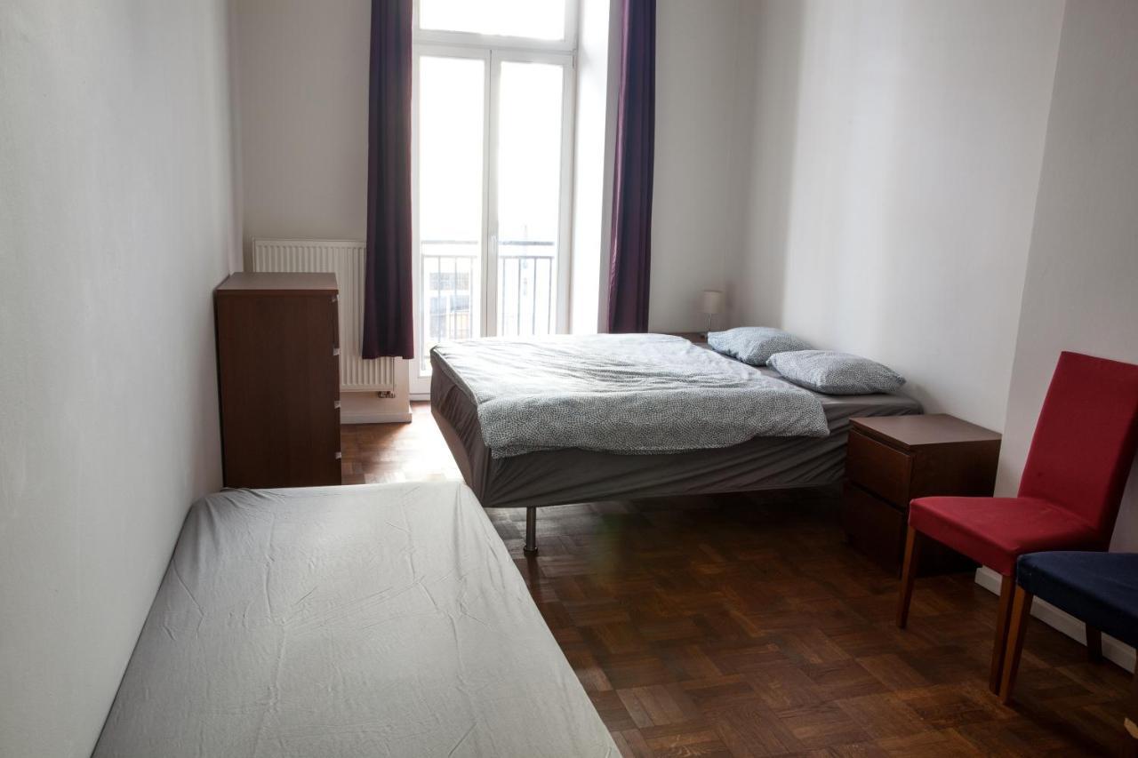 2B Pechackova Family Apartment With Balcony By The River Praha Eksteriør bilde