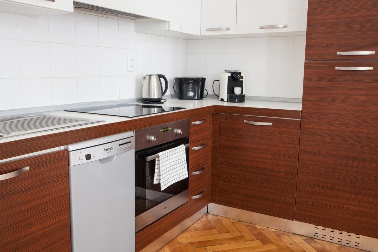 2B Pechackova Family Apartment With Balcony By The River Praha Eksteriør bilde