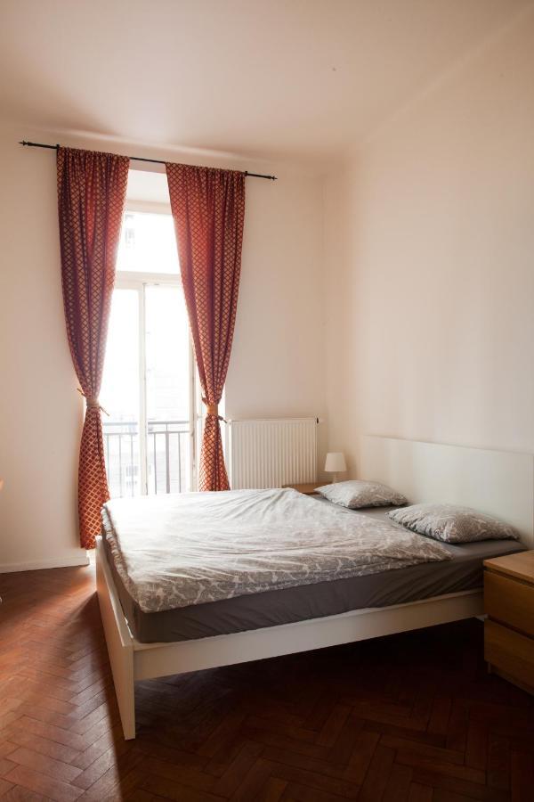 2B Pechackova Family Apartment With Balcony By The River Praha Eksteriør bilde