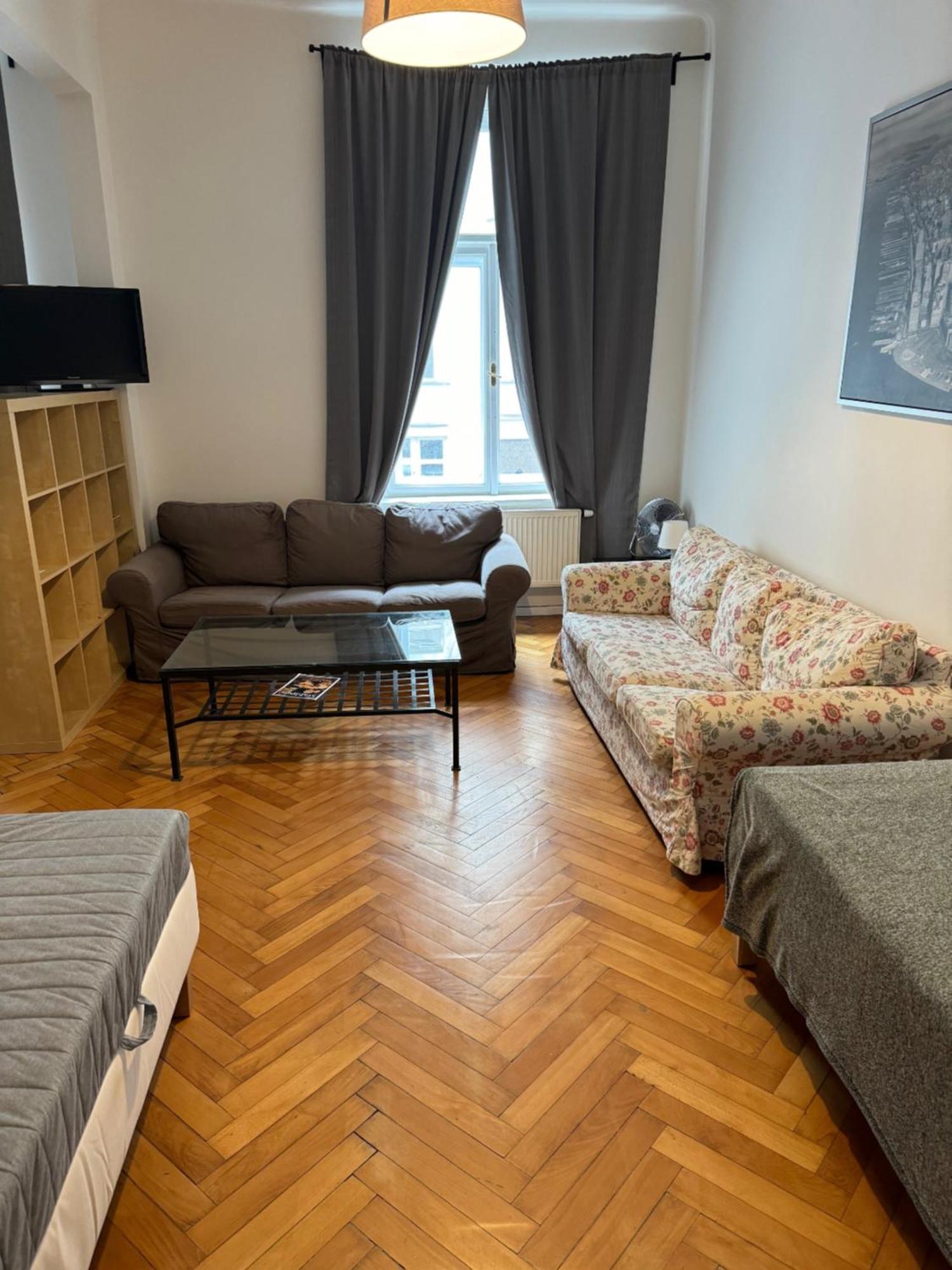 2B Pechackova Family Apartment With Balcony By The River Praha Eksteriør bilde